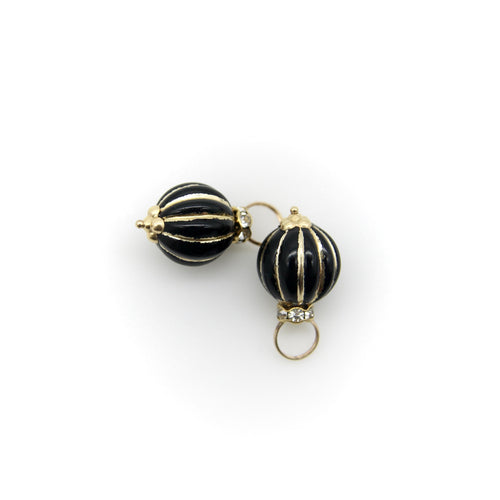 Boucles d'oreilles Vintage - Breloques ou rehausseurs de boucles d’oreilles en or jaune 14K, émail noir et verre 58 Facettes A1000Y
