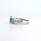 Bague 56 Bague en or blanc 18 ct avec émeraude et diamants 58 Facettes
