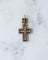 Pendentif Croix ancienne - Pendentif en or jaune 18 ct, argent, diamants et émail noir 58 Facettes