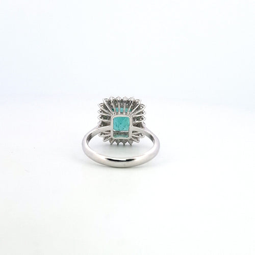 Bague 54 Bague - en or blanc 18 ct avec émeraude et diamants 58 Facettes
