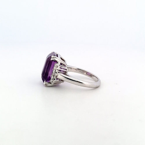 Bague 50 Bague en or blanc 18 kt avec améthyste et diamants 58 Facettes