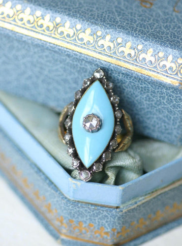 Bague 56 Bague marquise ancienne en or jaune 18 ct, diamant et pâte de verre 58 Facettes