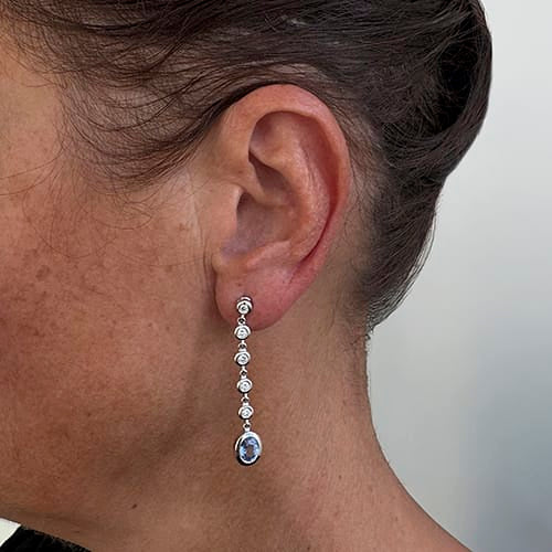 Boucles d'oreilles Boucles d'oreilles pendantes en or blanc 18 ct avec diamants et saphirs 58 Facettes 39731