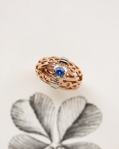 Bague 53.5 Bague cocktail 1950 en or rose et blanc 18K avec saphir 58 Facettes A11834