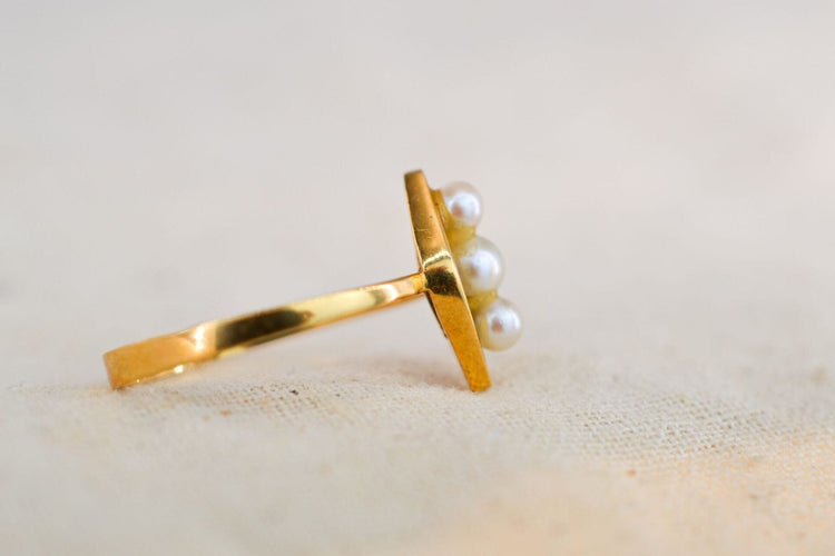 Bague 53 Bague navette en or jaune 18 carats et perles de culture 58 Facettes 3904