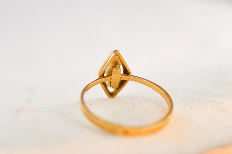 Bague 53 Bague navette en or jaune 18 carats et perles de culture 58 Facettes 3904