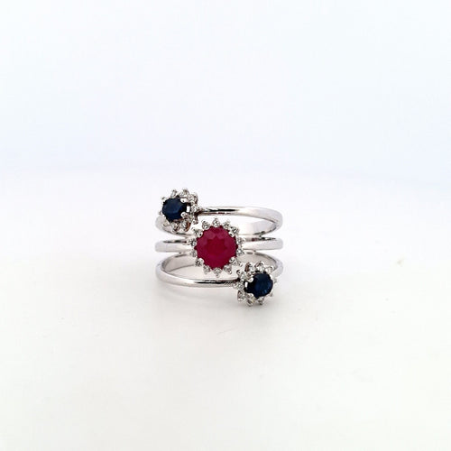 Bague 57 Bague - Or blanc 18 K avec rubis et diamants 58 Facettes