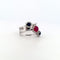 Bague 57 Bague - Or blanc 18 K avec rubis et diamants 58 Facettes