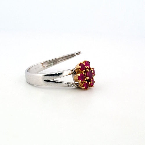 Bague 57 Bague en or jaune et blanc 18 ct avec rubis et diamants 58 Facettes