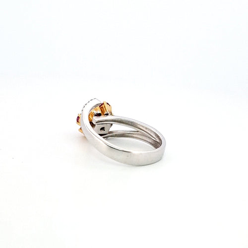 Bague 57 Bague en or jaune et blanc 18 ct avec rubis et diamants 58 Facettes