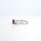 Bague 55 Bague classique - Rubis ovale et diamants en or blanc 18 kt 58 Facettes