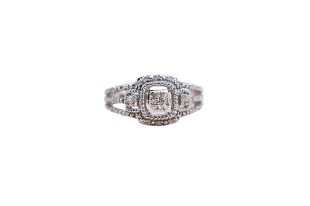 Bague 52 Bague ajourée en or blanc 18 carats sertie de diamants 58 Facettes 3875