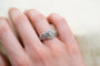 Bague 52 Bague ajourée en or blanc 18 carats sertie de diamants 58 Facettes 3875