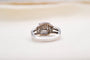 Bague 52 Bague ajourée en or blanc 18 carats sertie de diamants 58 Facettes 3875