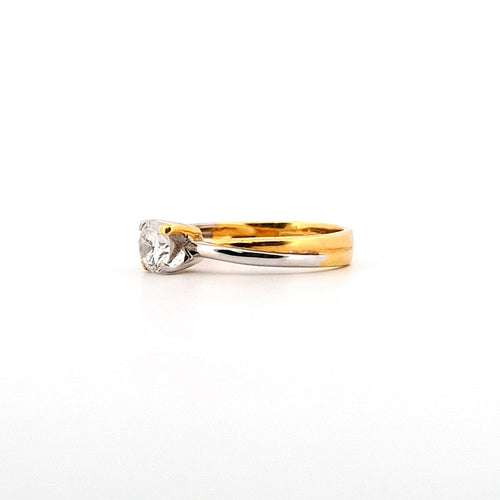 Bague 57 Solitare - Bague en or blanc et jaune 18 ct avec diamant 0,66 ct 58 Facettes