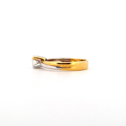 Bague 57 Solitare - Bague en or blanc et jaune 18 ct avec diamant 0,66 ct 58 Facettes