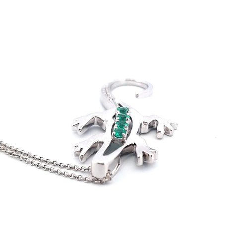 Collier Collier et pendentif lézard en or blanc 18 ct, émeraudes et diamants 58 Facettes