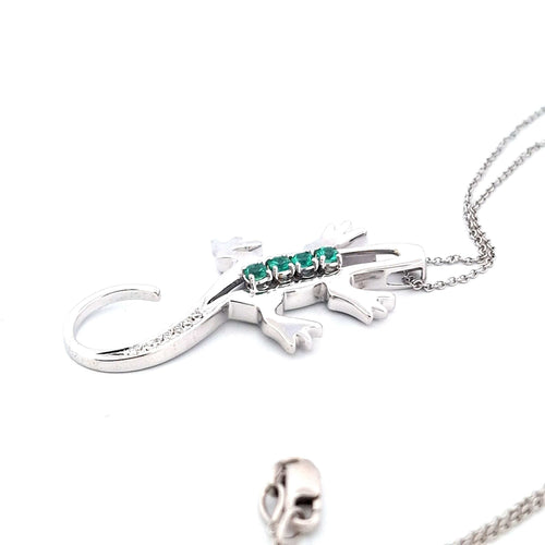 Collier Collier et pendentif lézard en or blanc 18 ct, émeraudes et diamants 58 Facettes