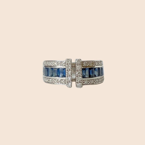 Bague 54 Bague n° 129 - Bague bandeau en or gris 18 carats, saphirs et diamants 58 Facettes