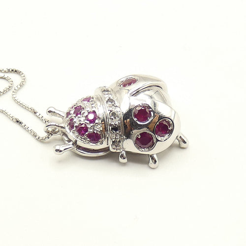 Collier Collier - Pendentif coccinelle en or blanc 18 kt, rubis et diamants noirs 58 Facettes
