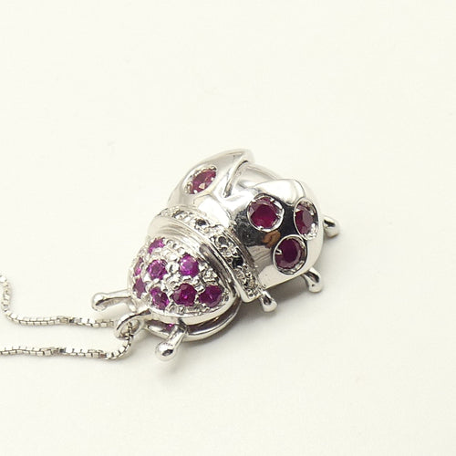 Collier Collier - Pendentif coccinelle en or blanc 18 kt, rubis et diamants noirs 58 Facettes