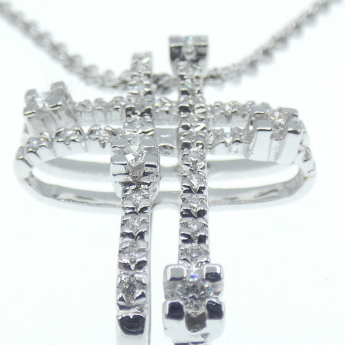 Collier Collier et pendentif croix en or blanc 18 kt et diamants 58 Facettes