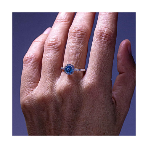Bague Bague halo en or blanc 18 kt avec diamants et topaze bleue 58 Facettes UKD359674LF