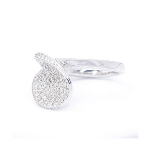 Bague Bague pavée de diamants en or blanc 18 kt 58 Facettes UKD359899JC