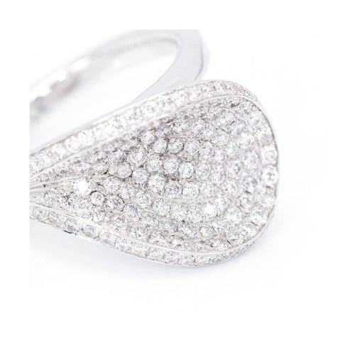 Bague Bague pavée de diamants en or blanc 18 kt 58 Facettes UKD359899JC