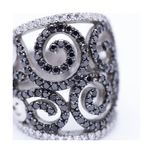 Bague Couronne - Bague en or blanc 18K avec diamants blancs et noirs 58 Facettes UKD364140LF
