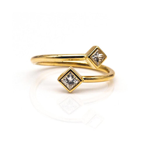 Bague PRINCESS - Bague en or jaune 18K et diamants taille princesse 58 Facettes UKD364481GM