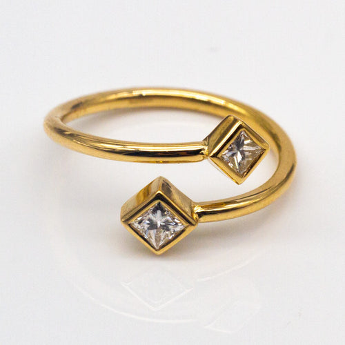 Bague PRINCESS - Bague en or jaune 18K et diamants taille princesse 58 Facettes UKD364481GM