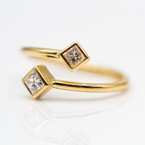Bague PRINCESS - Bague en or jaune 18K et diamants taille princesse 58 Facettes UKD364481GM