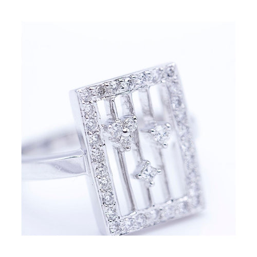 Bague Pentagram - Bague en or blanc 18 kt et diamants 58 Facettes UKN102874LF