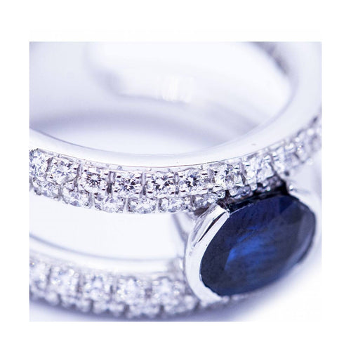 Bague Bague - Diamants et saphir de Myanmar en or blanc 18 ct 58 Facettes UKN102924EJ