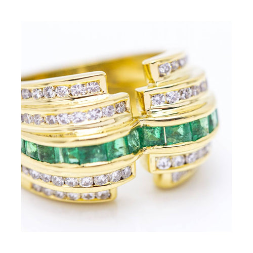 Bague LAZZO - Bague en or jaune 18 kt avec diamants et émeraudes 58 Facettes UKN102925EJ