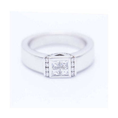 Bague Bague princesse en or blanc 18 kt avec diamants 58 Facettes UKN102929EJ