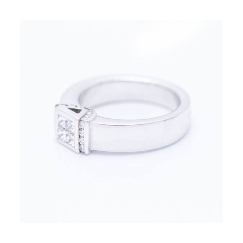 Bague Bague princesse en or blanc 18 kt avec diamants 58 Facettes UKN102929EJ