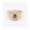 Bague Queen - Bague en or jaune 18 kt avec rubis et diamants 58 Facettes UKN102933EJ