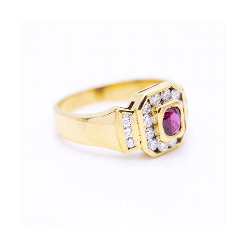 Bague Queen - Bague en or jaune 18 kt avec rubis et diamants 58 Facettes UKN102933EJ