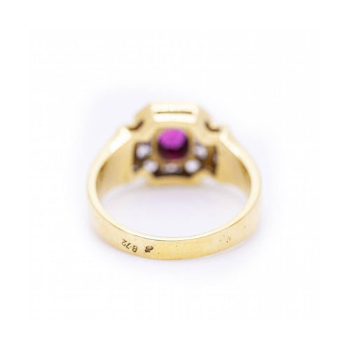 Bague Queen - Bague en or jaune 18 kt avec rubis et diamants 58 Facettes UKN102933EJ