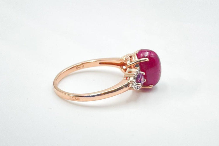 Bague 55 Bague en or rose avec rubis, grenats et diamants 58 Facettes