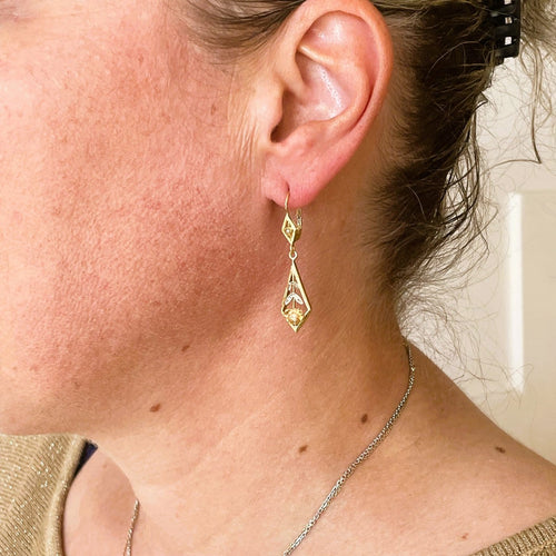 Boucles d'oreilles Boucles d’oreilles dormeuses Art nouveau motif de roses en or 18K 58 Facettes LMB-266