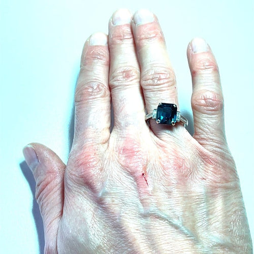 Bague 52 Bague saphir vert et diamants en or blanc 750 58 Facettes