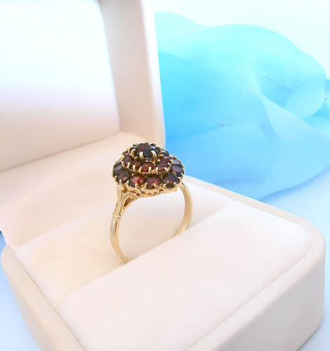 Bague 53 Bague marquise en or jaune 18K sertie de grenats 58 Facettes 1769