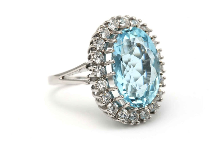 Bague 55 Bague contemporaine en or blanc 18 carats, aigue-marine et diamants 58 Facettes 23247