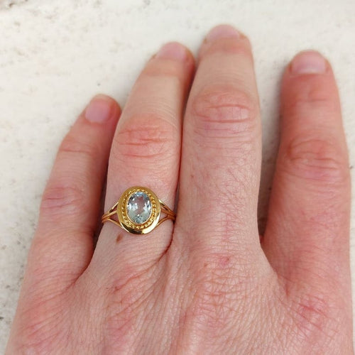 Bague 55 Bague néo-romantique à l’aigue-marine en or jaune 18k 58 Facettes 243