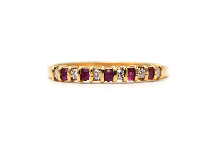 Bague 62 Bague contemporaine en or jaune 18 carats, rubis et diamants taille brillant 58 Facettes 23450
