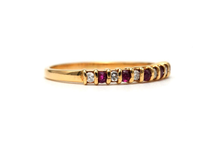 Bague 62 Bague contemporaine en or jaune 18 carats, rubis et diamants taille brillant 58 Facettes 23450