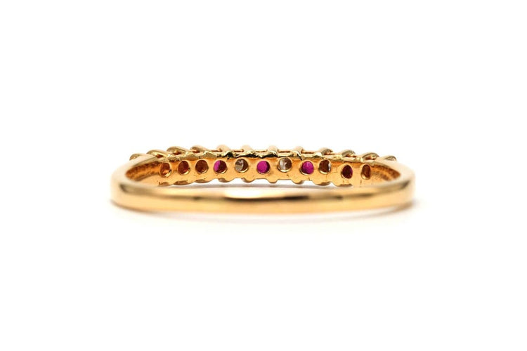 Bague 62 Bague contemporaine en or jaune 18 carats, rubis et diamants taille brillant 58 Facettes 23450